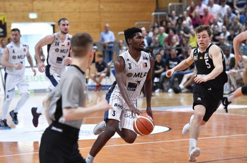 Jaleen Smith verlängert bis 2019