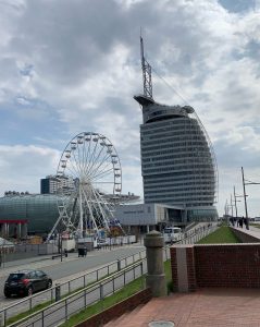 Burj Al Arab oder doch Bremerhaven? Blick auf das Atlantic Hotel Sail City (Foto: B.Lohmann)