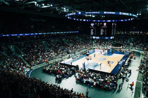 Helden des Alltags & Hilfe für Kinder: X-MAS Double mit Unterstützung von Bülent Ceylan