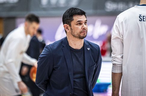 WECHSEL AN DER SEITENLINIE